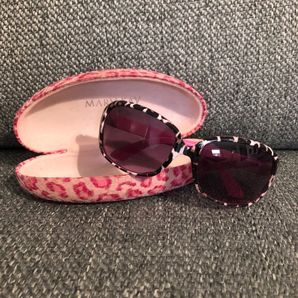 Pink Cheetah Print Sunglasses NWOT